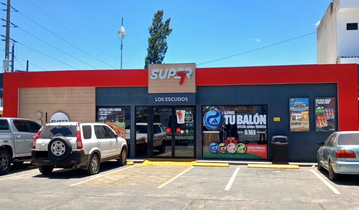 Tienda de Conveniencia operada por Dipetrol